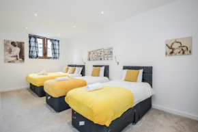 Spacious 1 Bed Luxury St Albans Apartment - Free WiFi & Parking